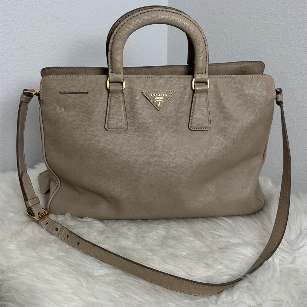 💯Authentic Prada tote Beige Leather bag🍀 - Picture 15 of 17